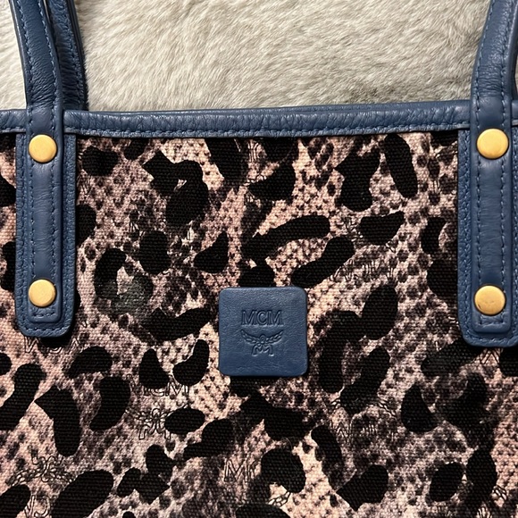 Authentic Mcm Visetos Tote Reversible blue Bag MM size - Picture 16 of 17